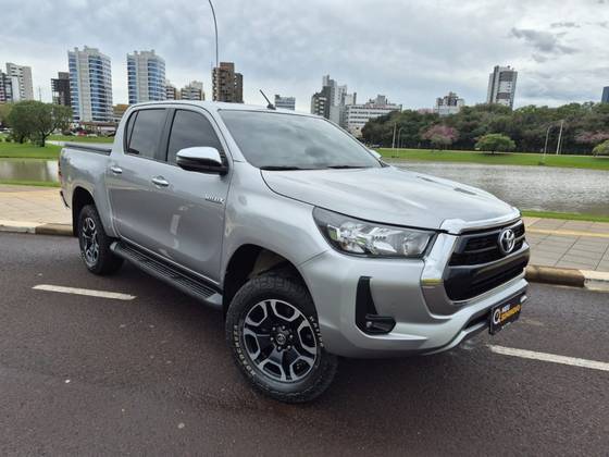 TOYOTA HILUX 2.8 D-4D TURBO DIESEL CD CONQUEST 4X4 AUTOMÁTICO TOYOTA HILUX 2.8 D-4D TURBO DIESEL CD CONQUEST 4X4 AUTOMÁTICO